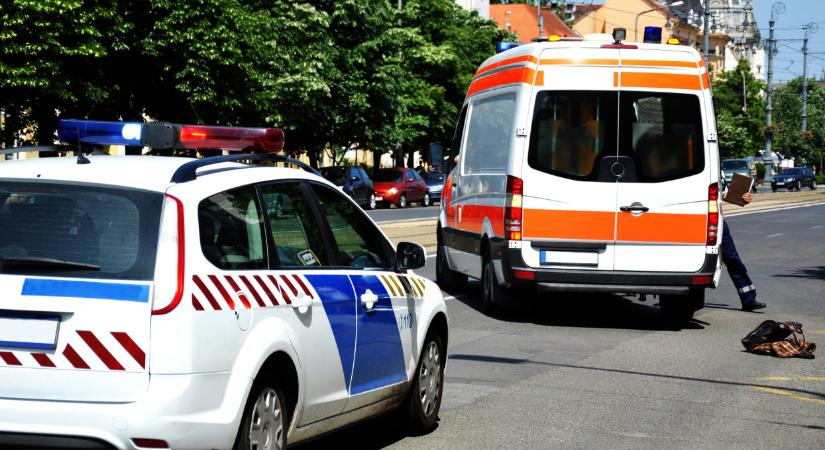 Sokkoló jelenet Nógrádban: elszabadult bika lökött fel egy gyereket, lezárták az utat is