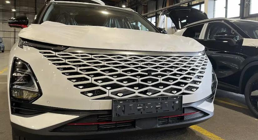 Villám autós kvíz: Ezt csak az autó bolondok tudják megmondani! Milyen autó van a képen?