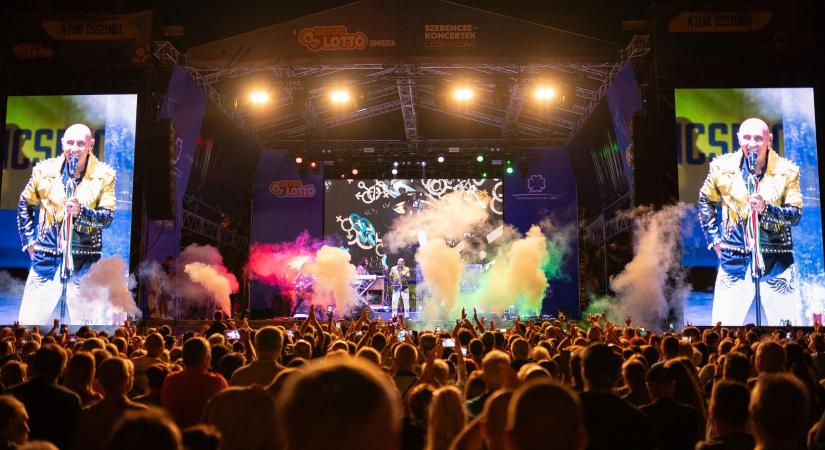 Közpénzből haknizzák közbe a fideszes celebek azokat a választókörzeteket, ahol rosszul állhatnak a kormánypártok