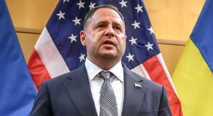 Ez Ukrajna: új pozíciót csináltak Zelenszkij korrupcióba belebukott jobbkezének az aranyvécé-ügy után