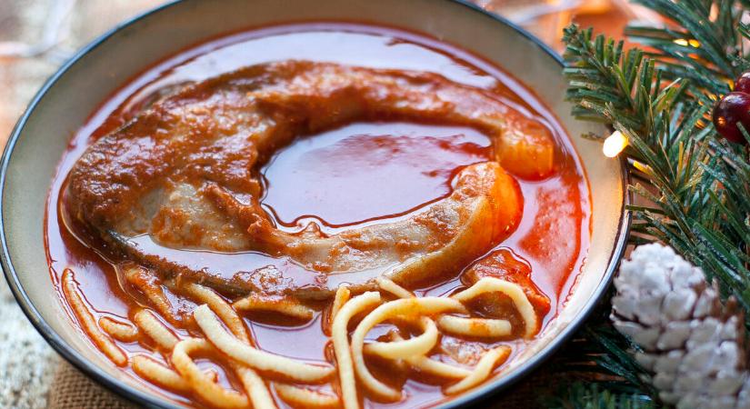 Halászlé pontyból, gyufatésztával