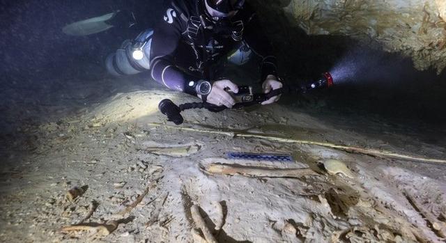 Elárasztott barlang őrizte egy 8000 éves temetkezés nyomait