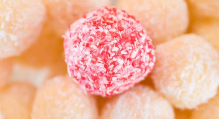 Egészséges málnás energiagolyó sütés nélkül: gyors zabpelyhes nasi