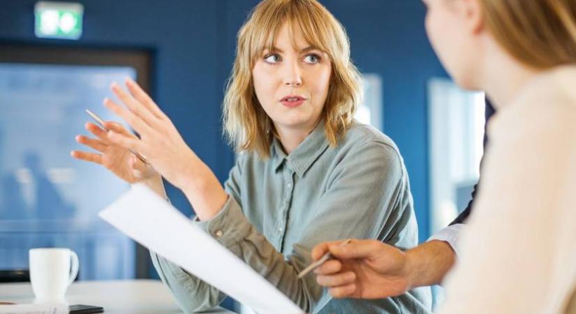 Senki nem fog komolyan venni a munkahelyeden, ha ezt csinálod: 5 tiltólistás szokás