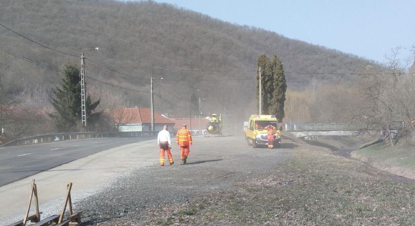 Mentőhelikopter szállt le Szarvaskőn  galéria, videó