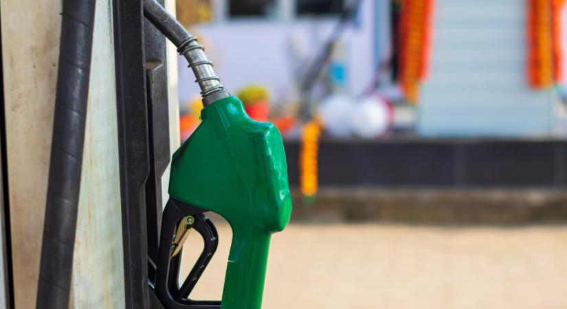 Nincs megállás, most ekkora áremelés jön a hazai kutakon