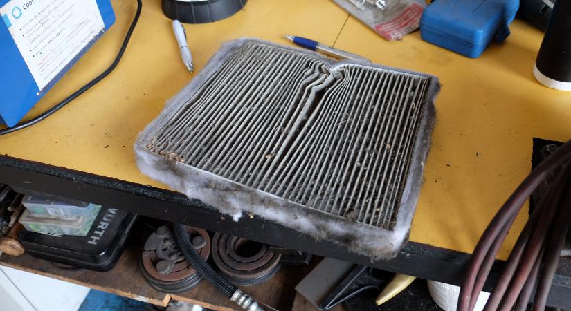 Itt a pollenszezon: Ezt az egy lépést egyetlen autós sem úszhatja meg