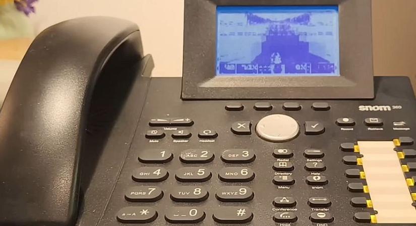 Már szuperrégi, irodai telefonon is lehet játszani a Doom-mal