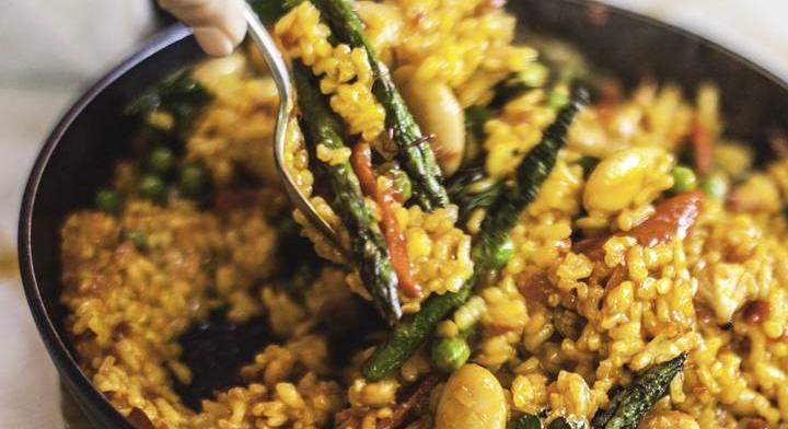 Egyszerű és ízletes zöldséges paella: a spanyol klasszikus húsmentesen