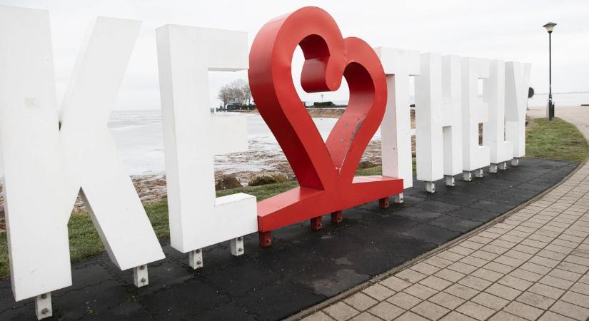 Ezen a fotón röhög az internet: pikáns módon jelezték, hogy frankó autó parkolt Zalában