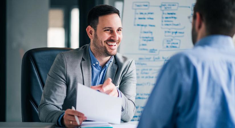 Történelmi mélyponton a hazai álláskeresők száma