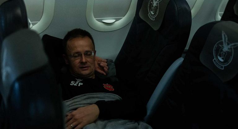 Moszkvába indult Szijjártó Péter, a Kremlben tárgyal Vlagyimir Putyinnal