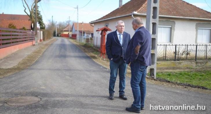 Hat utat is átadtak Boconádon 