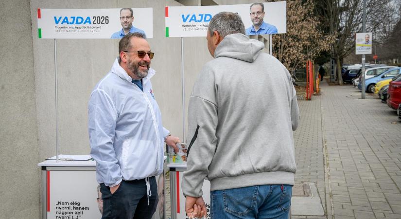 Döntött az NVB, Vajda Zoltán ezentúl is kampányolhat Magyar Péter-idézettel