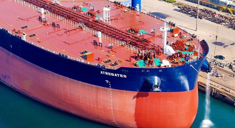 Így szállítanak olajat a tengerek óriásai: ha nem jönnek azt megérzi a magyar autós is