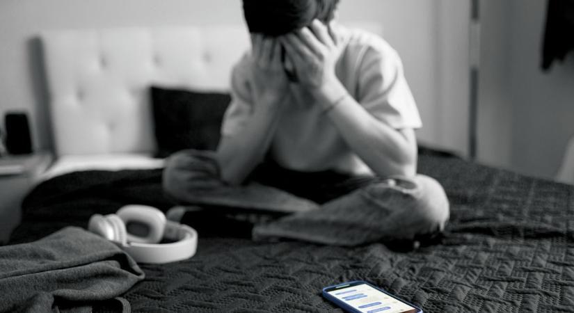 A fiatalok nem érzik jól magukat a bőrükben, és ebben óriási szerepük van az okostelefonoknak – Pöltl Ákos a Mandinernek