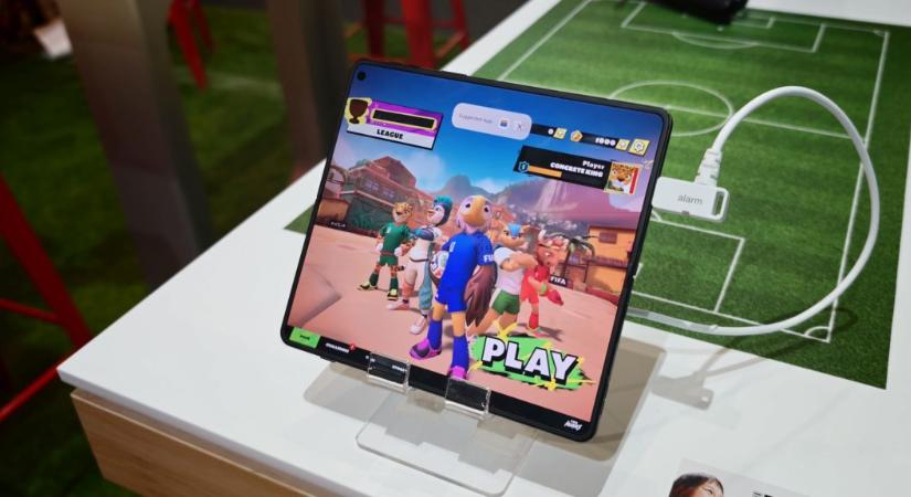 Foci rajongóknak csinált telefont a Motorola