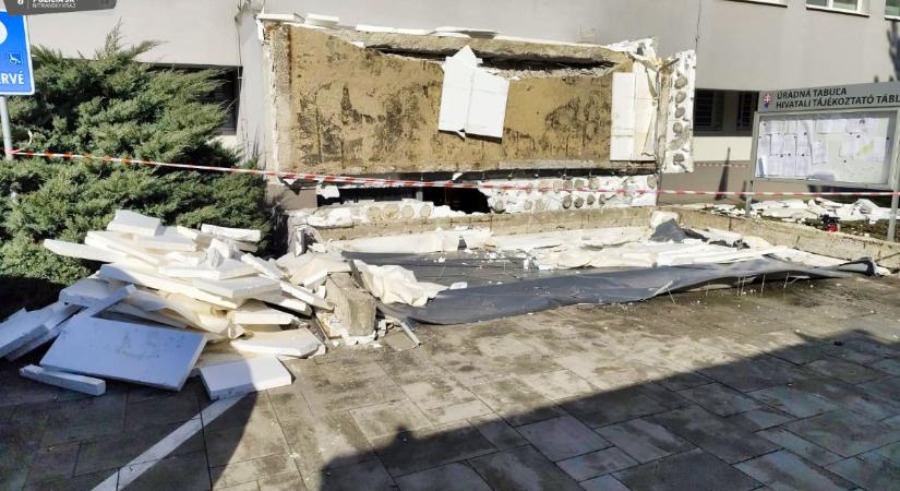 Újabb áldozata van a komáromi ügyfélközpontnál történt tragédiának