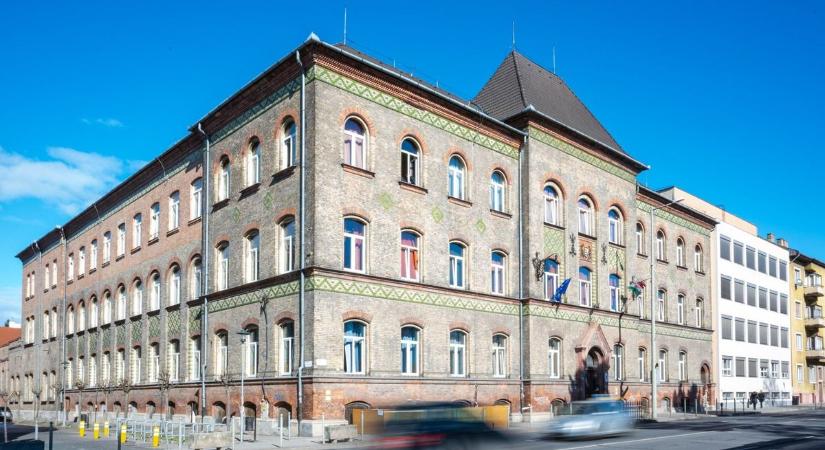 A Széchenyi István Egyetem fenntartásában működik a következő tanévtől a Jedlik Ányos Gépipari és Informatikai Technikum és Kollégium