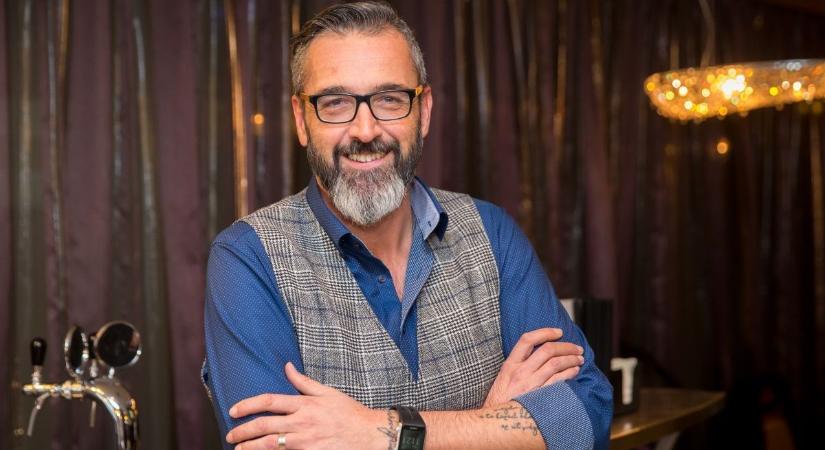 Rákóczi Feri 88 éves anyukája tanította varrni a rádiós feleségét