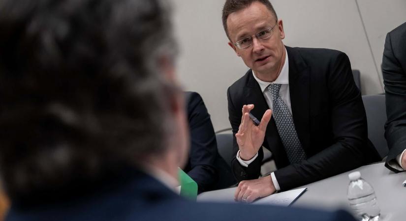 Szijjártó Péter reméli, hogy két magyar származású hadifogoly is hazatér velük a moszkvai útjukról