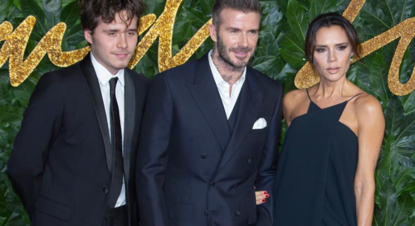 David és Victoria Beckham nyilvános békejobbot nyújtottak, így köszöntötték születésnapján az elhidegült Brooklynt