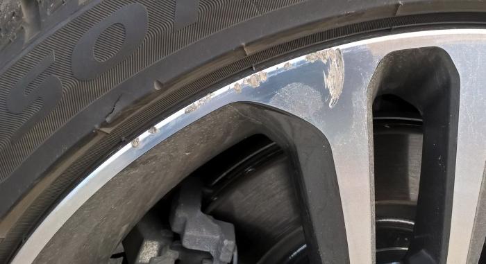 Durva statisztikák: szétbombázták a kátyúk a magyarok autóit