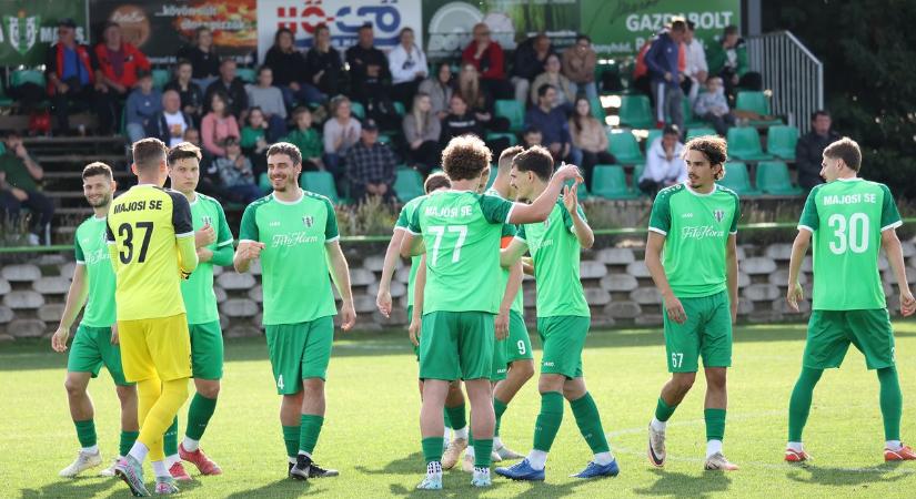 Presztízsmeccs: Majoson futball-láz várja a bajnoki címvédőt