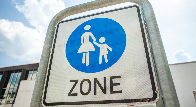 Gyalogos övezetté alakították az utcát, nem tudtak hazamenni autóval