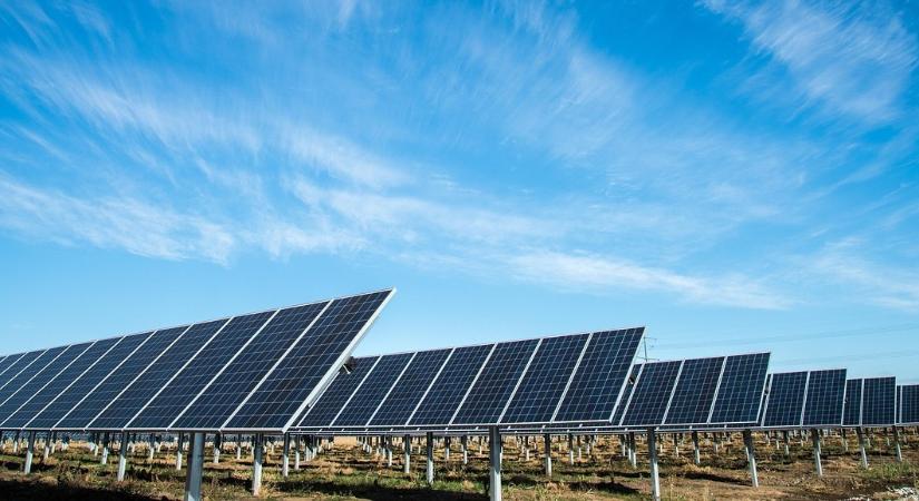 Történelmi csúcsra ért a hazai napelemparkok termelése