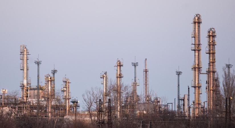 Pakson és Százhalombattán is tilos a drónozás