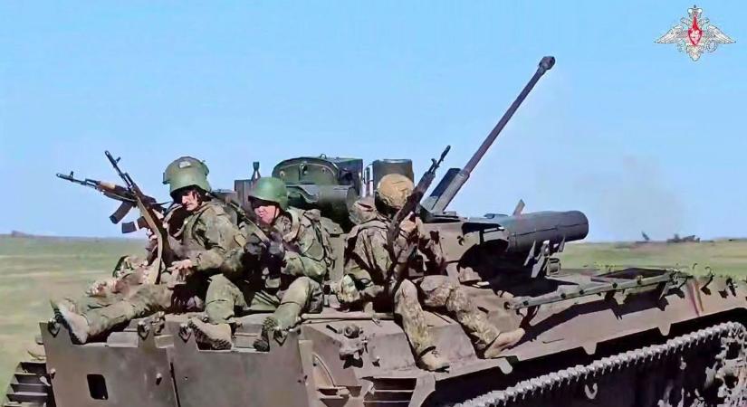 Járattörlések és elszállt biztosítás: bosszúságot okozhat a háború az utazni vágyóknak, mutatjuk, mire figyeljen!