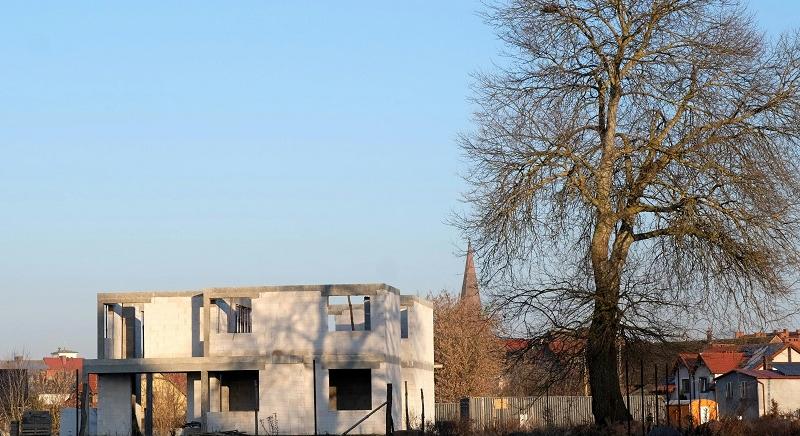 Több mint 1,6 millió lejjel károsítottak meg romániai családokat „kulcsrakész” házakat ígérő cégek