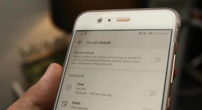 Pikk-pakk ugrott tízmillió, szempillantás alatt fosztották ki a gyanútlan férfit – videóval