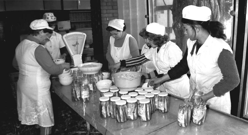 Emlékszik még a kék címkés csodára? Így készült a Balaton partján a legendás finomság