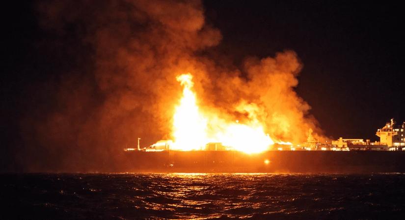 Lángokban állt egy orosz zászló alatt hajózó tanker Málta partjainál