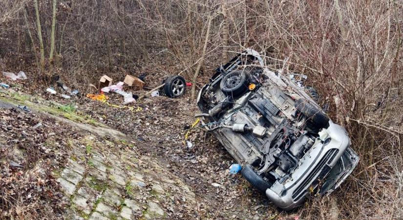 Halálos baleset történt a 8-as főúton, egy gyerek is utazott az autóban