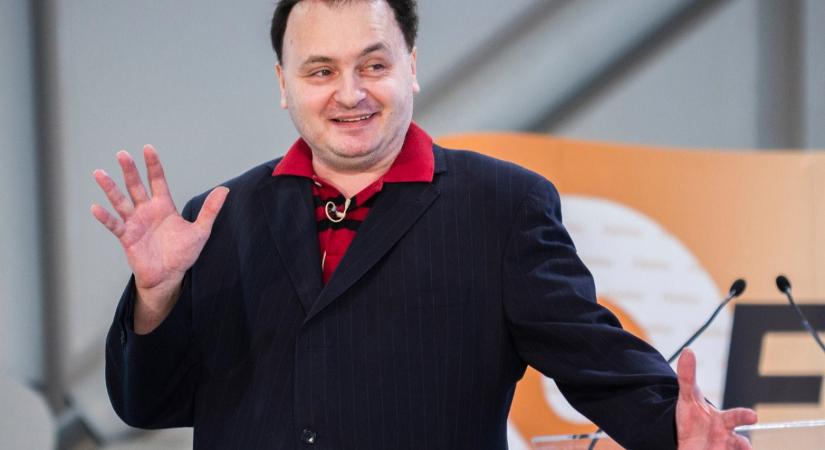 A Katasztrófavédelem törte rá az ajtót Galla Miklósra, életben van, mentők vitték kórházba