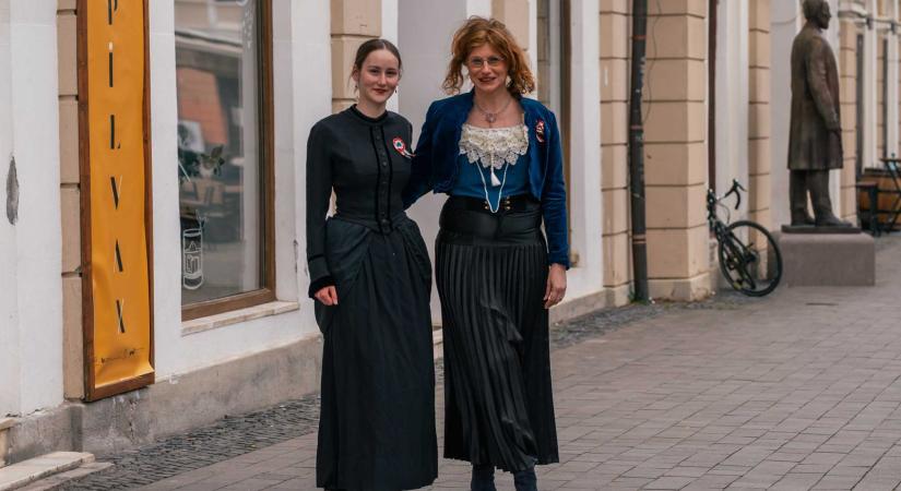 Honleányokat képeznek Sepsiszentgyörgyön – Fiatalok a forradalom hősnőinek nyomában