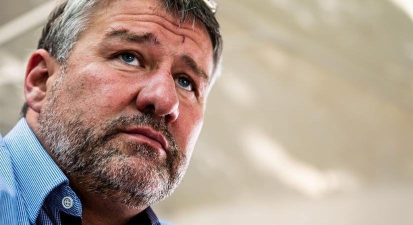 Hiába vádolják korrupcióval, Simonka György ismét kormányzati támogatásokhoz jutott, a választáson mégis keresztbe tenne a Fidesznek