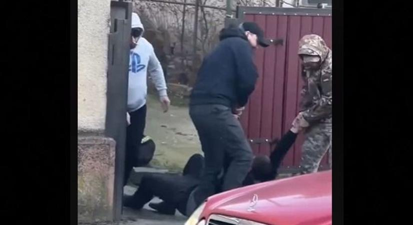 Újabb férfit hurcoltak el Kárpátaljáról Zelenszkij emberrablói