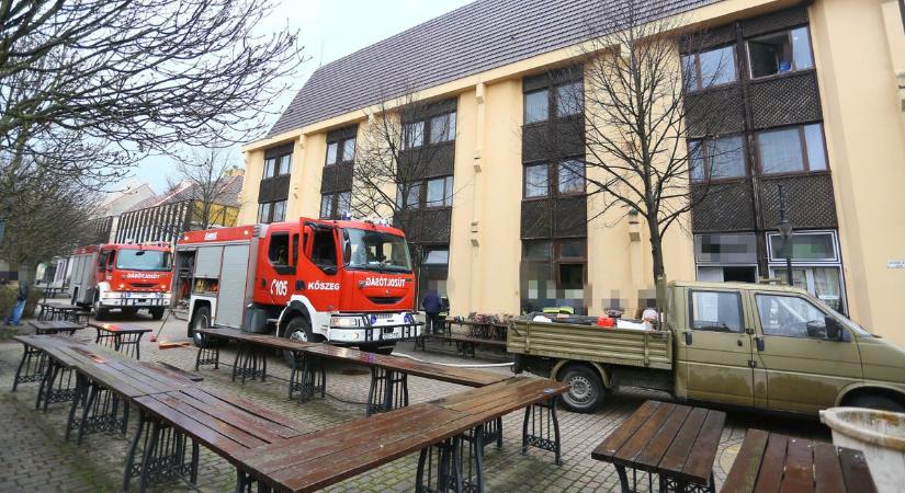 Bútorok égtek, masszázsszalonból dőlt a füst Kőszegen - fotók