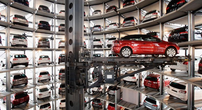 A Volkswagen 2030-ig leépít 35 ezer állást, mégsem bocsátanak el senkit