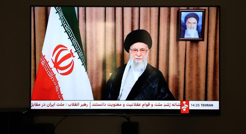 Iránban elhalasztották Ali Hamenei szertartásos temetését