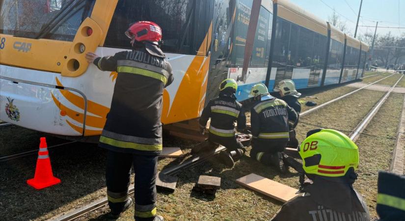 Elhunyt a biciklis, akit villamos gázolt Debrecenben