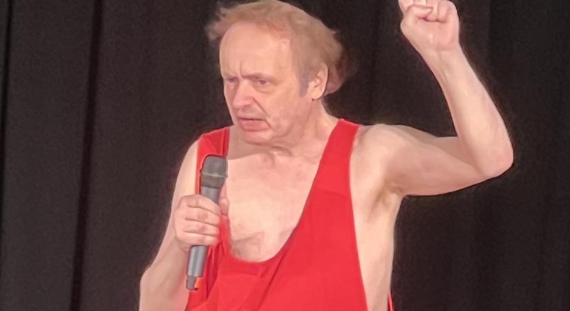 Galla Miklós házához kimentek a mentők, tűzoltók: ezt csinálta éppen, amikor rátörték az ajtót