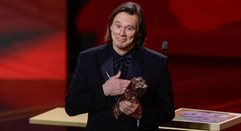 Jim Carrey átalakulásáról vallott a híres plasztikai sebész