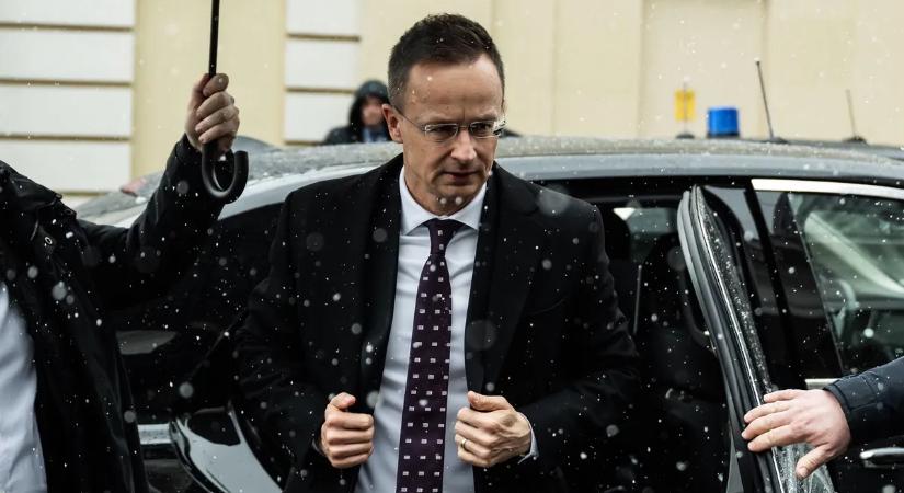 Szijjártó Péter: Úton vannak hazafelé magyarok a Közel-Keletről