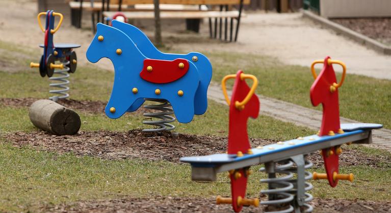 Megrettent az önkormányzat a szülői összefogástól, visszavonulót fújt a hivatal