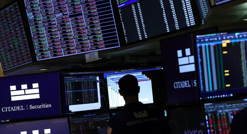 Emelkedő tőzsdék, csökkenő olajár: a befektetők reménykednek, hogy hamar véget érhet az iráni háború